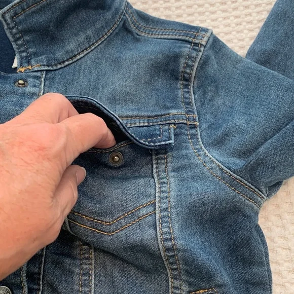 Cat & Jack Unisex Kid’s Trucker Blue Denim Jean Jacket Size 5T - Picture 5 of 10